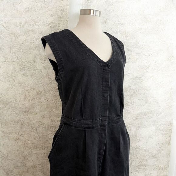 Black Sleeveless Jumpsuit - Picture 2 of 8